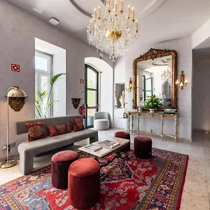 Alfama Hotel